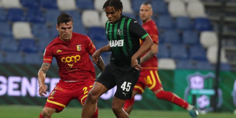 nhan-dinh-soi-keo-sassuolo-vs-catanzaro-luc-23h30-ngay-15-8-2025